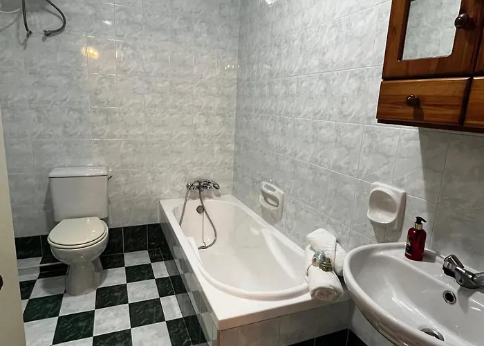 Charming Seaside Apartment *